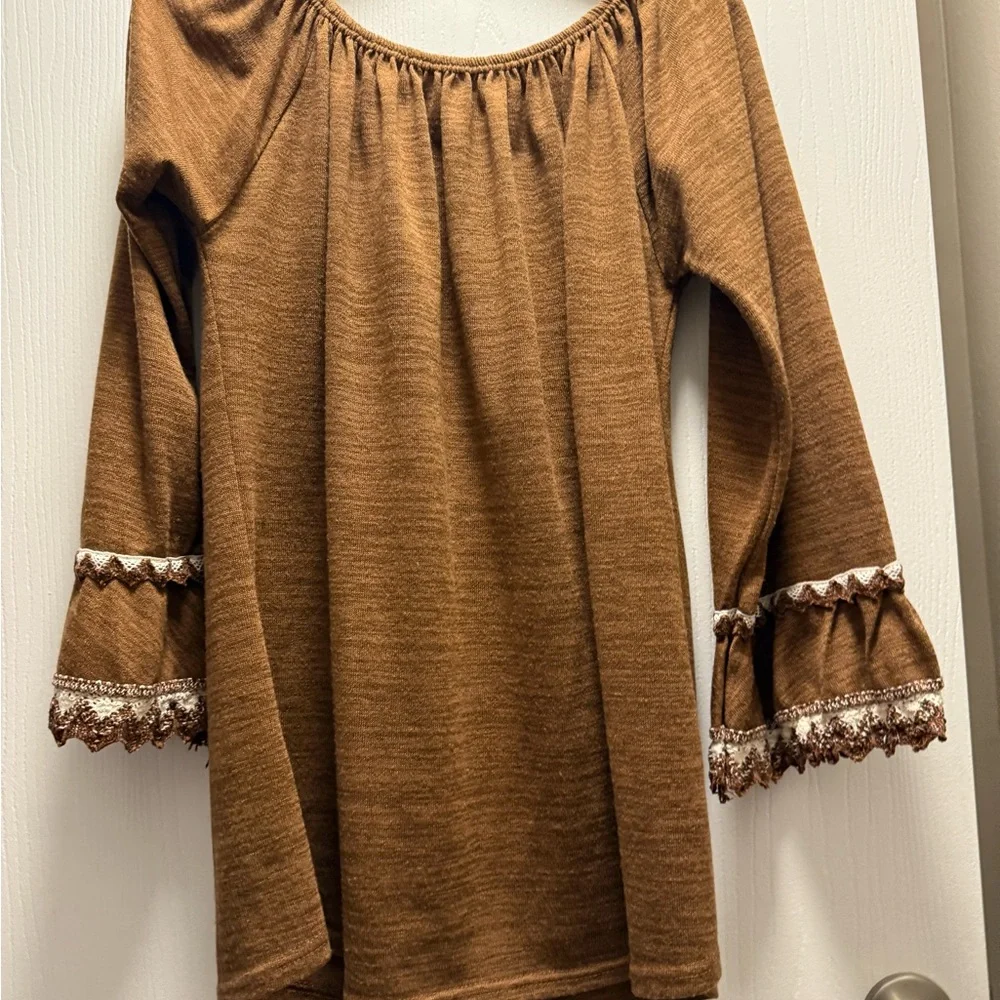 Win-Win Brow Off-Shoulder Tunic with Lace Trim - Picture 2 of 5
